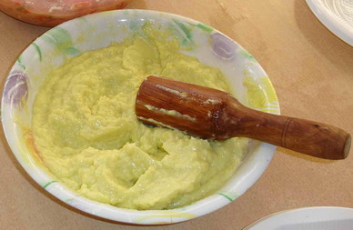 Toum (Lebanese Garlic Sauce)