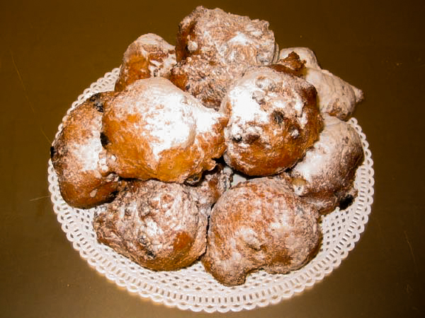 Dutch Apple Fritters (Oliebollen)