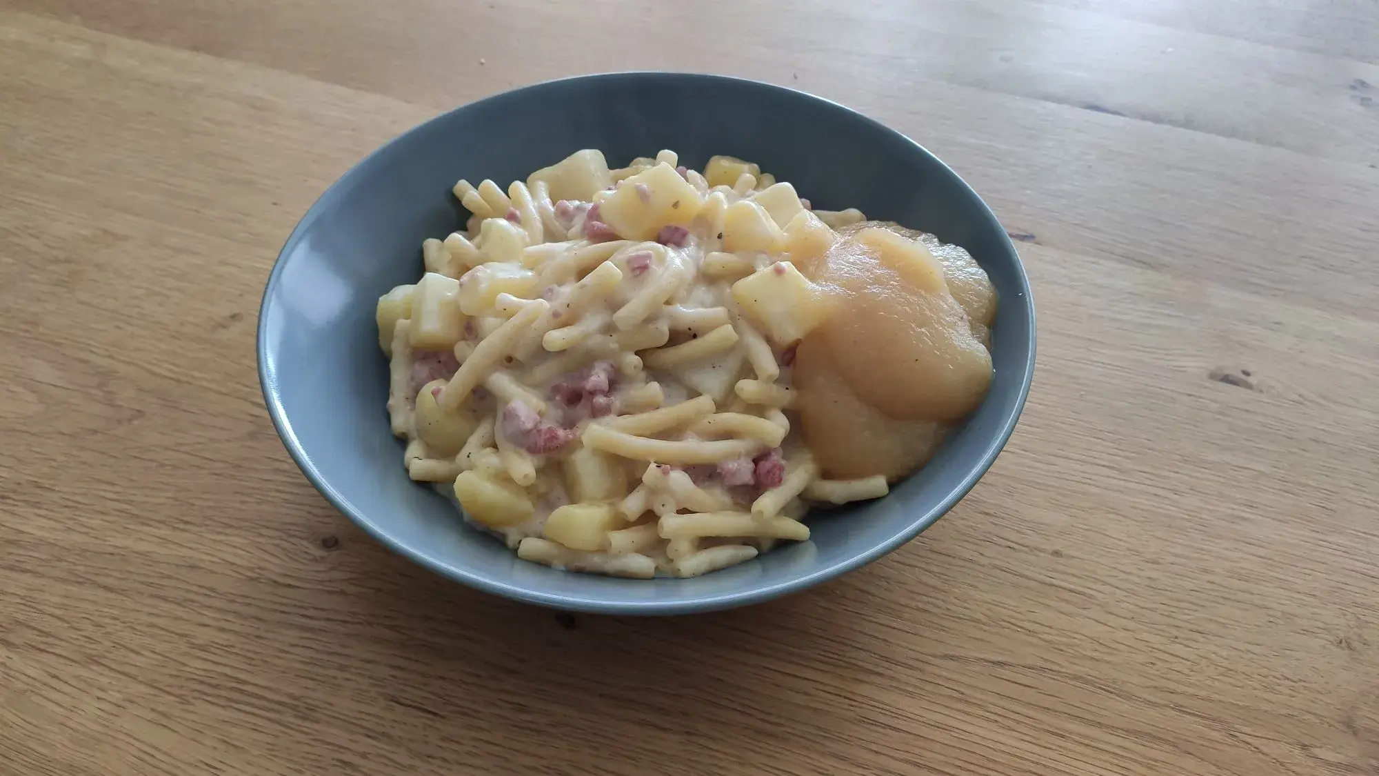 Älplermagronen (Alpine macaroni)