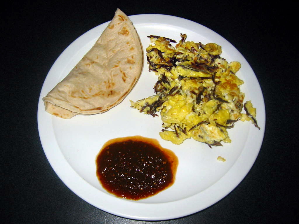 Machacado con Huevo (Eggs with Shredded Beef)
