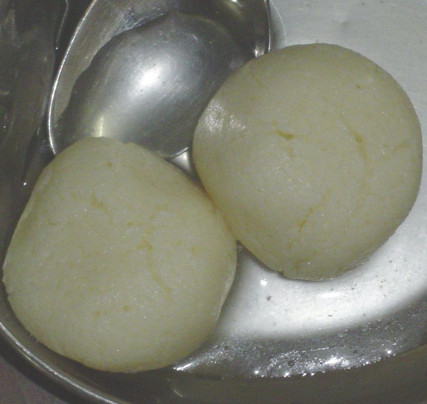 Rosogulla (Bengali Milk Balls in Syrup)