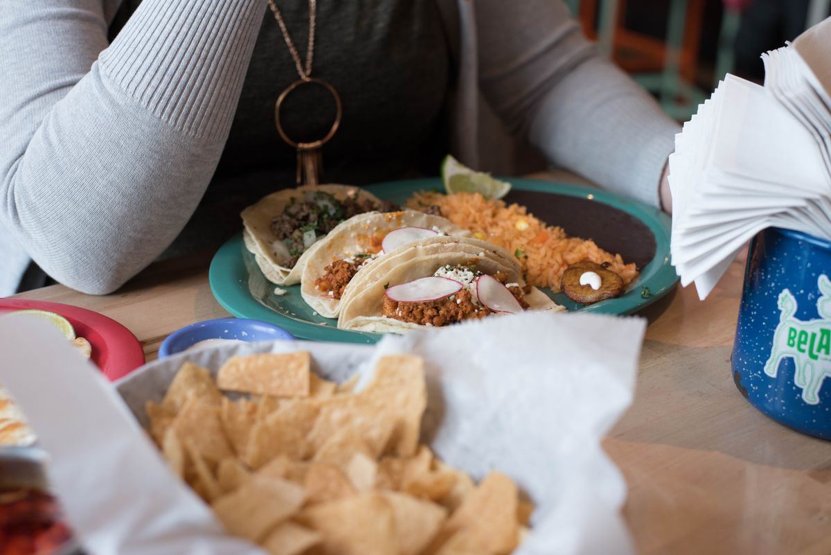 Bohnen-Tacos mit Limettencreme